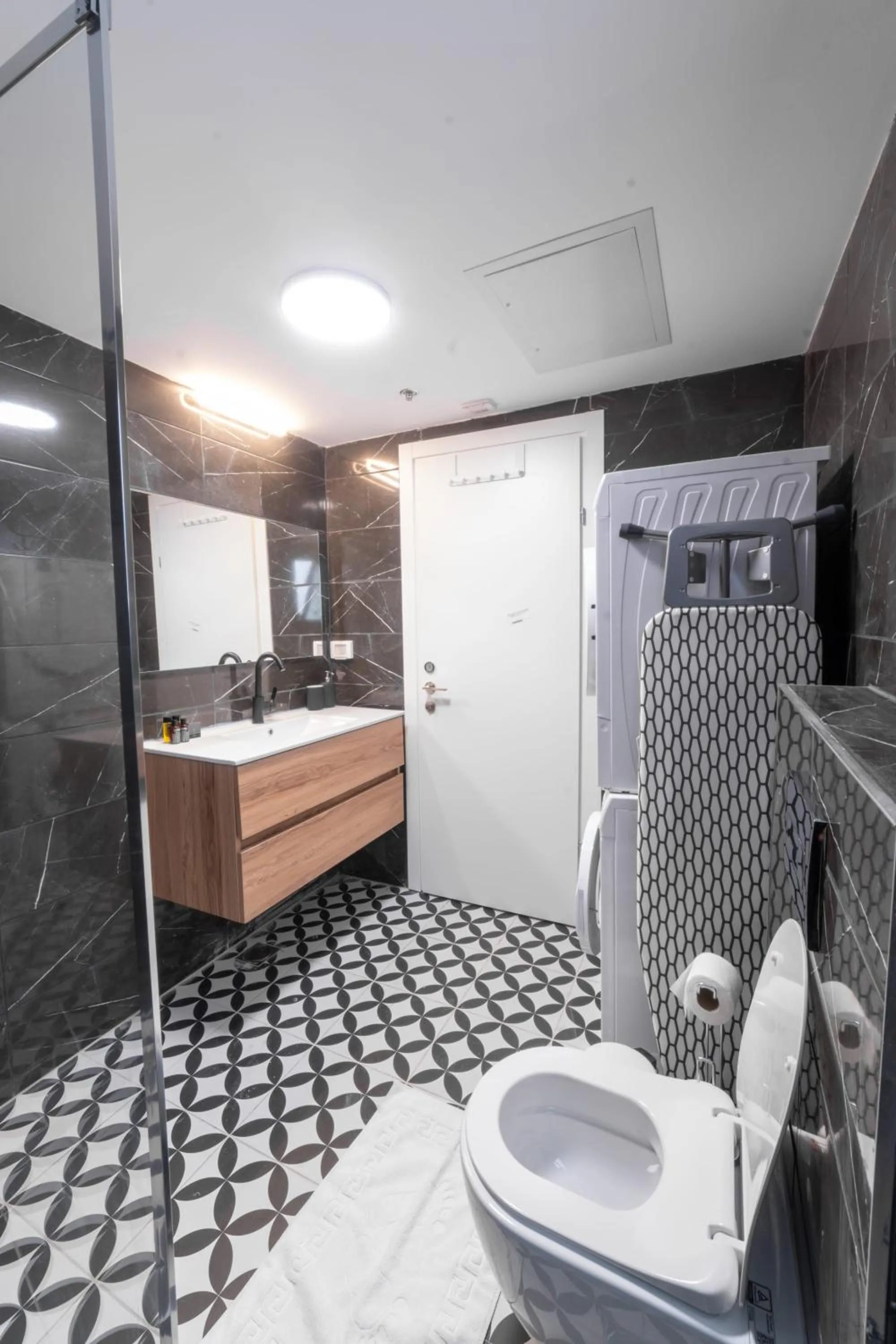 Warm & Modern 2BR by the Sea l Mamad