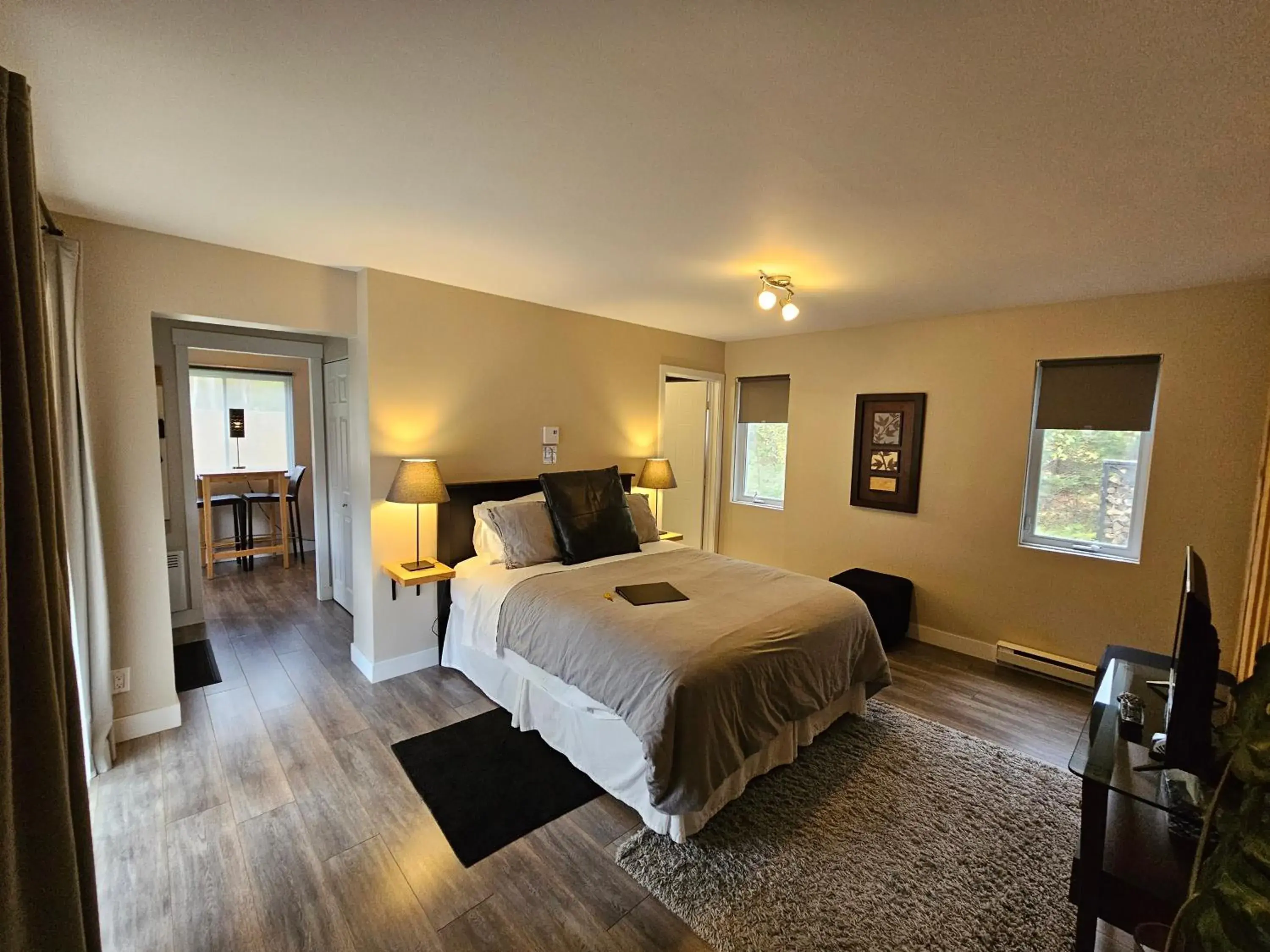 Deluxe Room - single occupancy in Le DEN de Tremblant Deluxe Room - single occupancy in Le DEN de Tremblant