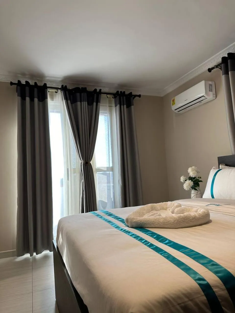 Bed in Mansah Plus Hotel and Apartments