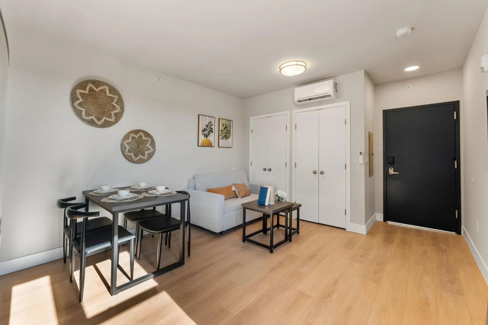 Living room in 4211 Suites