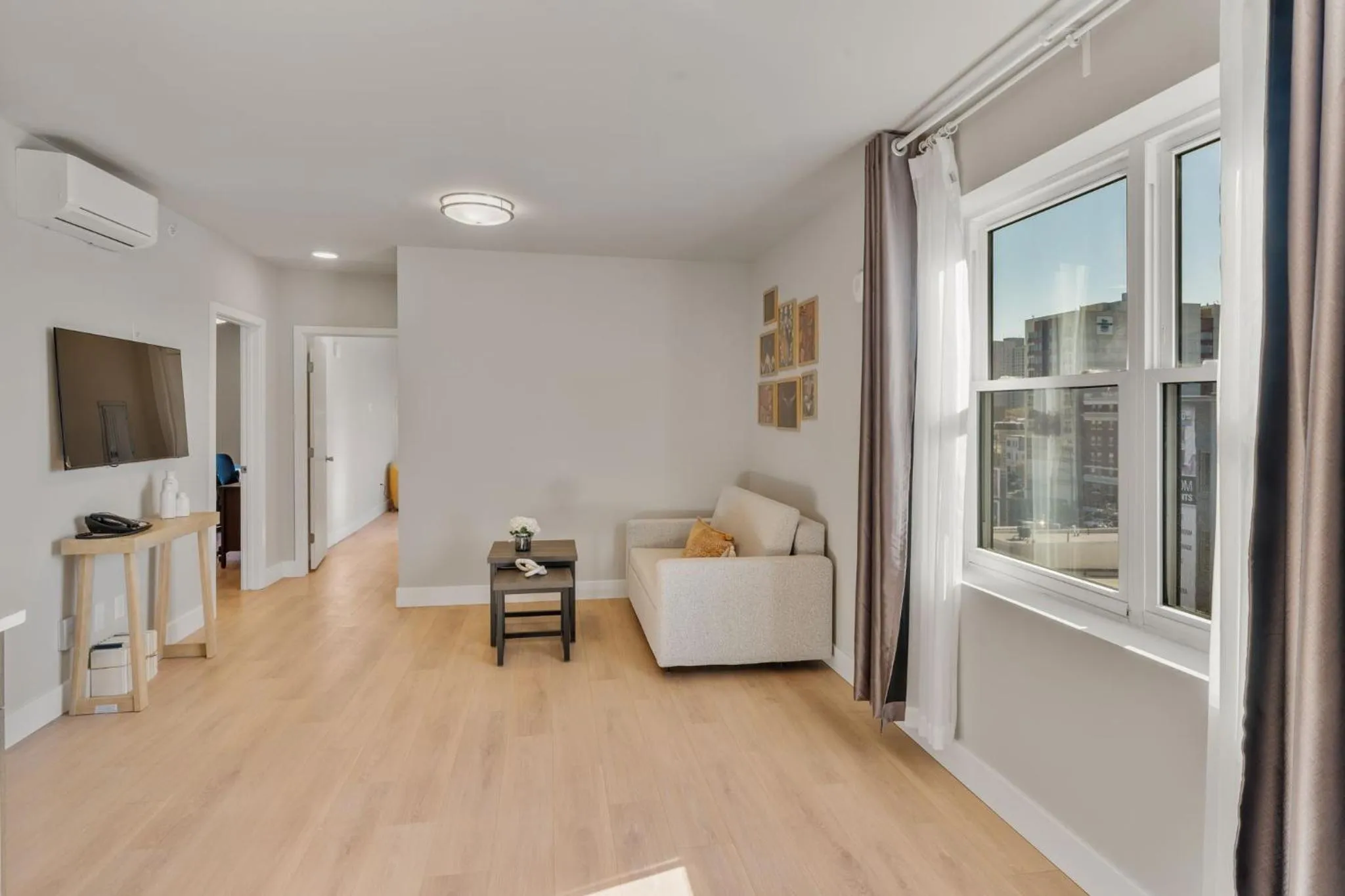 Living room in 4211 Suites