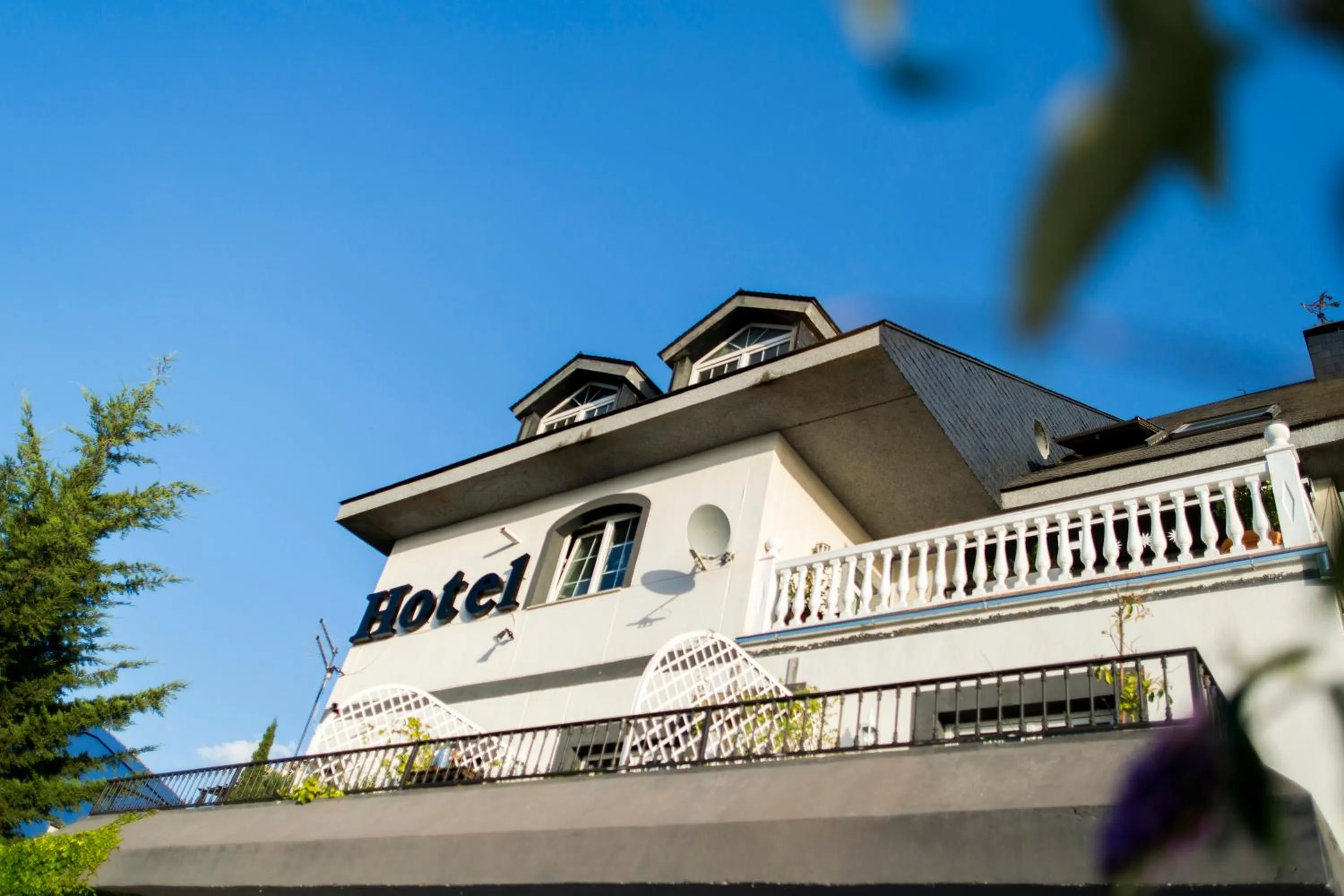 Facade/entrance in Hotel El Balcon de las nieves