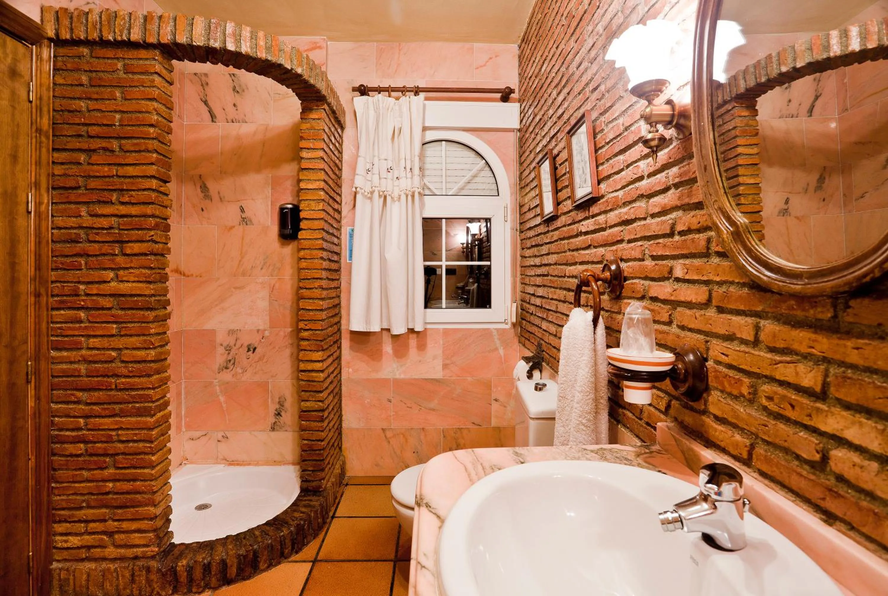 Shower in Hotel El Balcon de las nieves