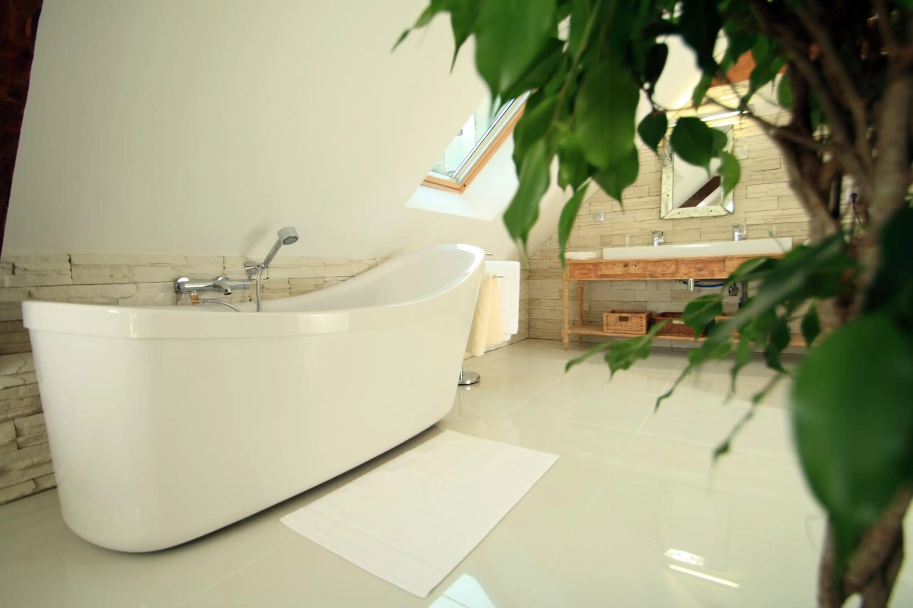 Bathroom in Hôtel SPA Le Miel des Muses