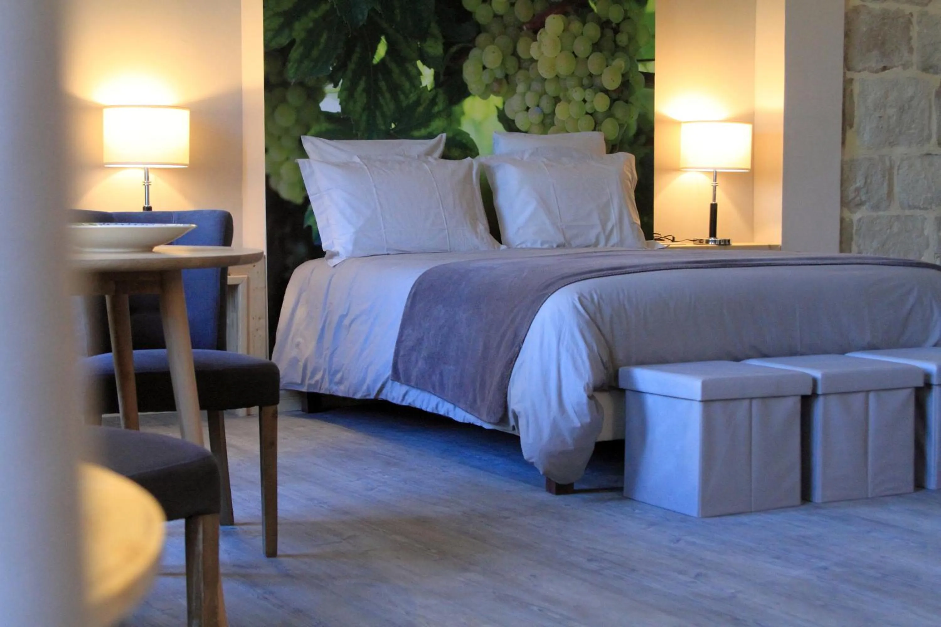 Decorative detail, Bed in Hôtel SPA Le Miel des Muses