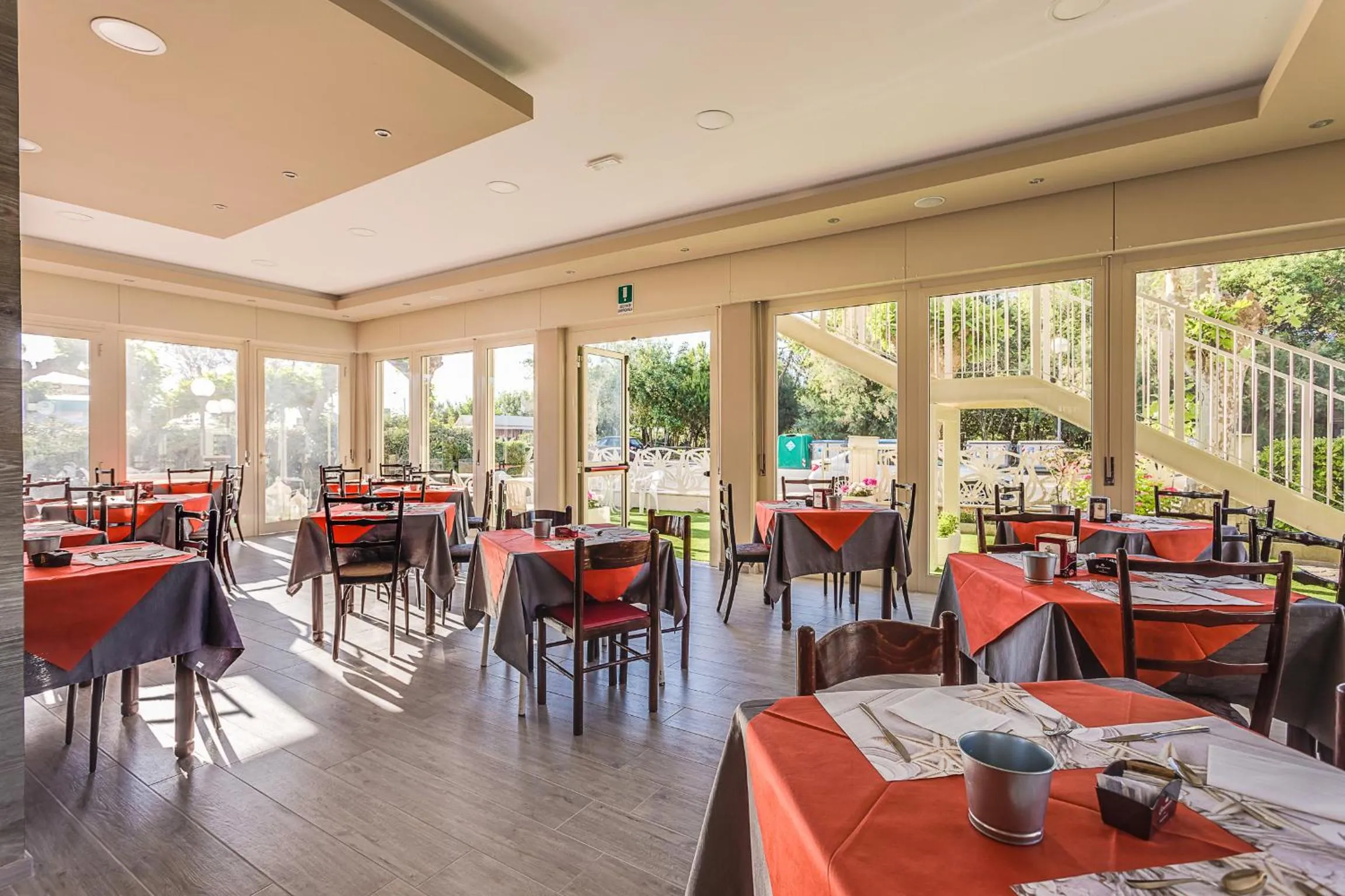 Restaurant/places to eat in Hotel Buenos Aires