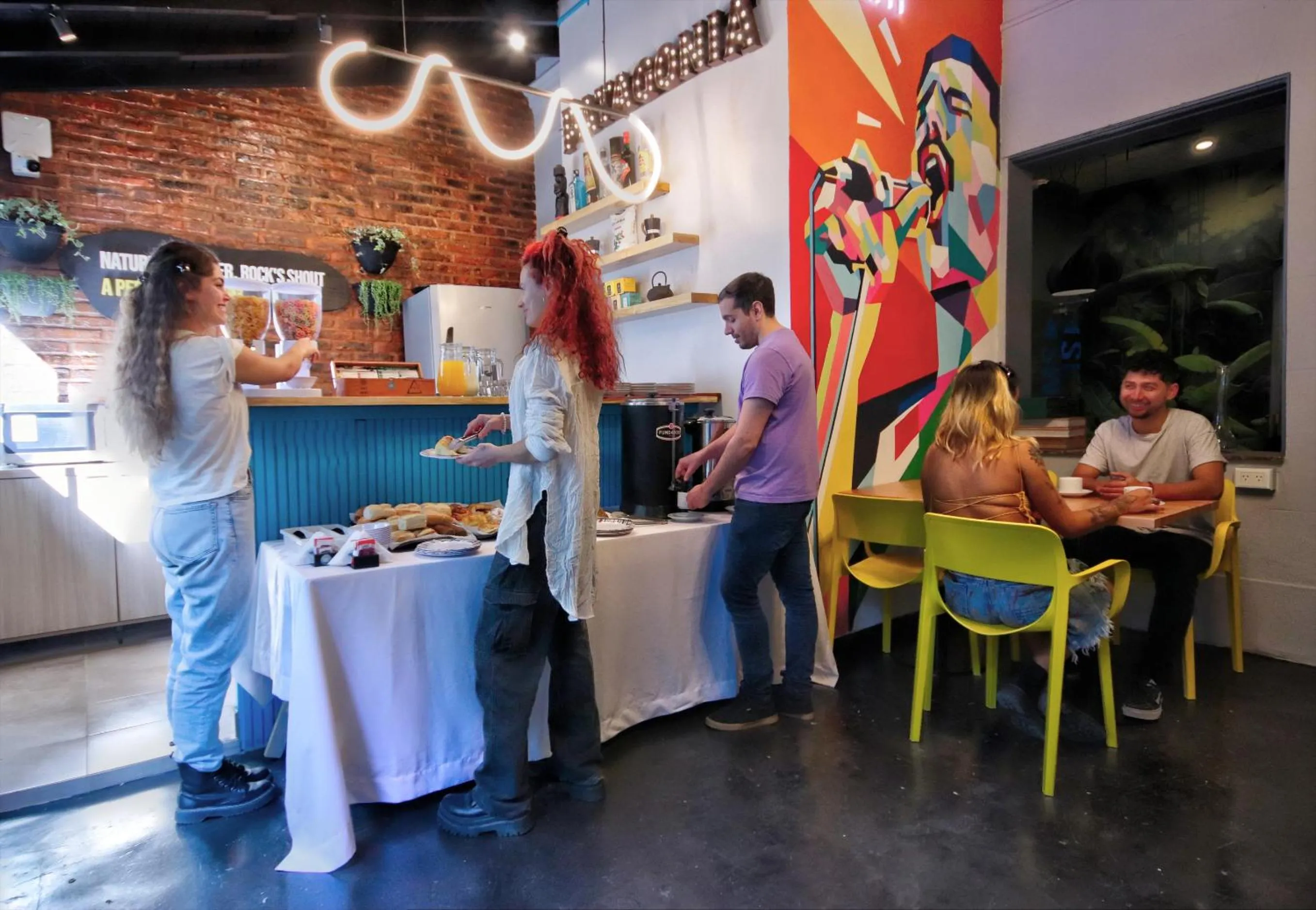 Restaurant/places to eat in Play Hostel Garden