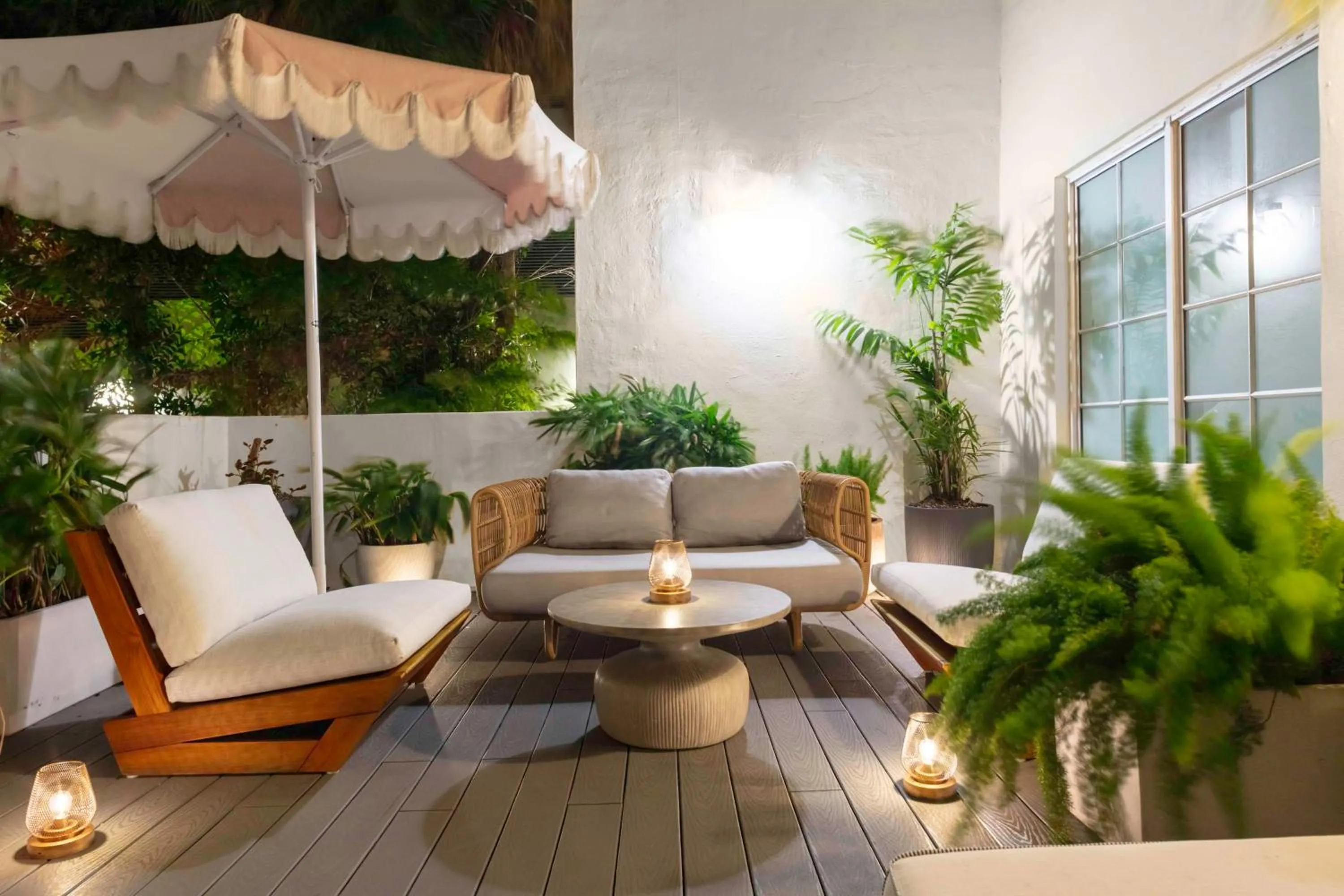 Patio in Hilton Garden Inn Miami South Beach