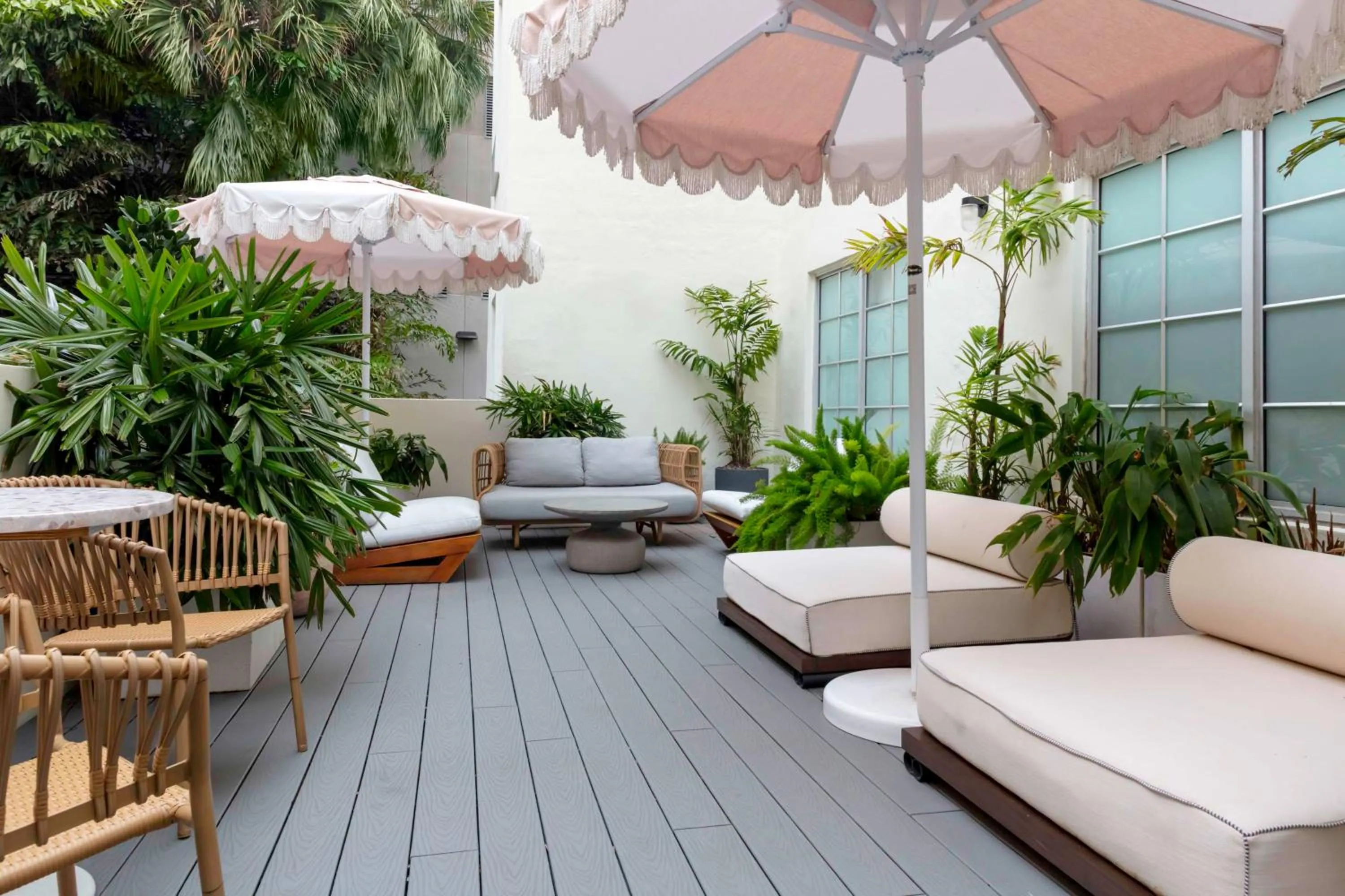 Patio in Hilton Garden Inn Miami South Beach