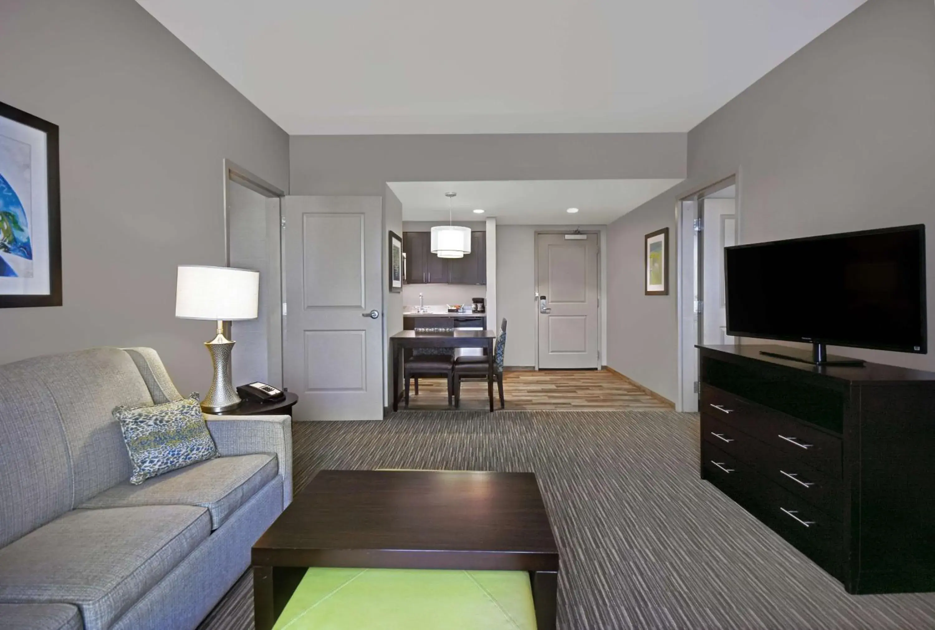 Two-Bedroom Suite in Homewood Suites by Hilton Hamilton, NJ Two-Bedroom Suite in Homewood Suites by Hilton Hamilton, NJ