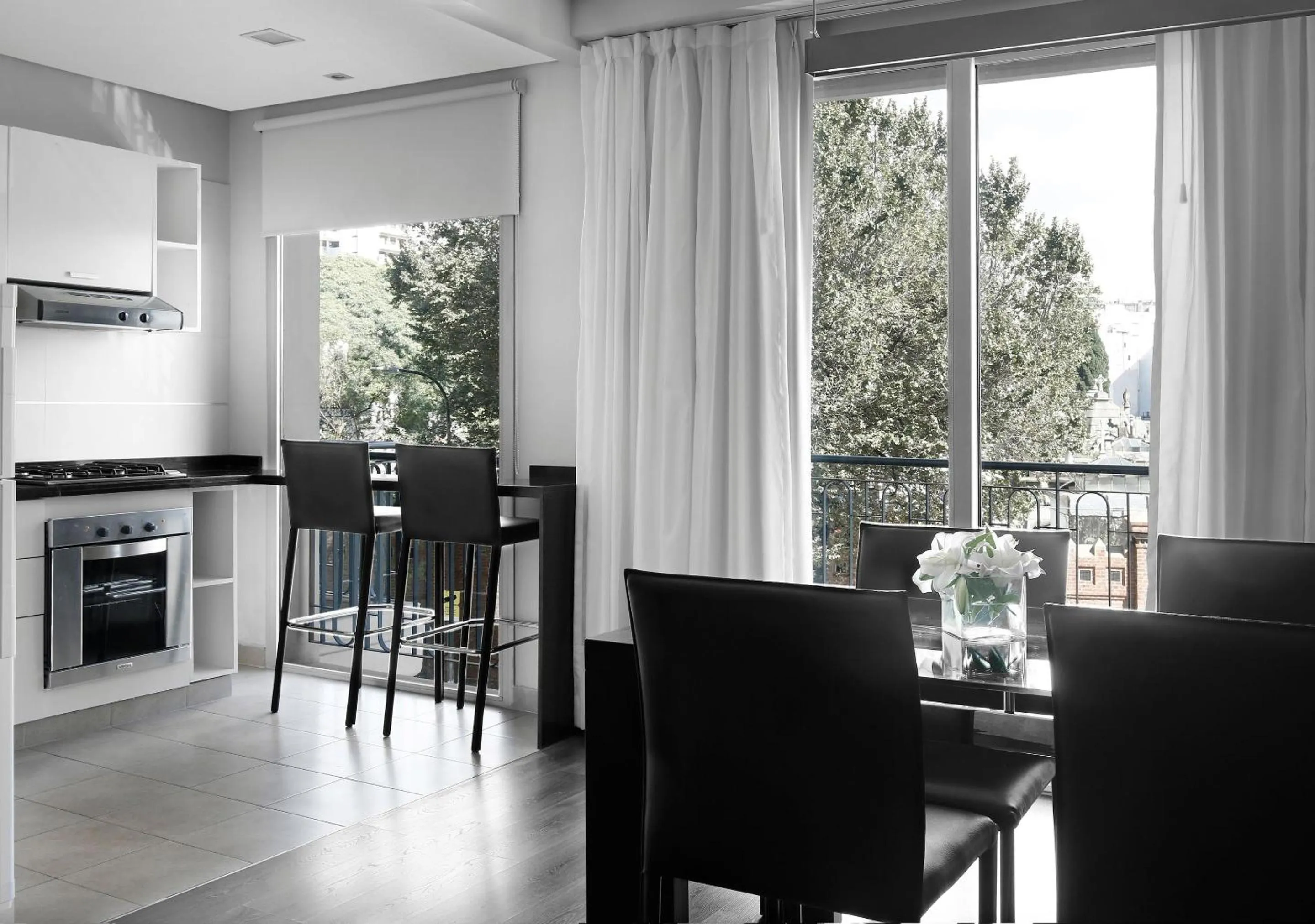 Kitchen or kitchenette in Reco by DOT Suites