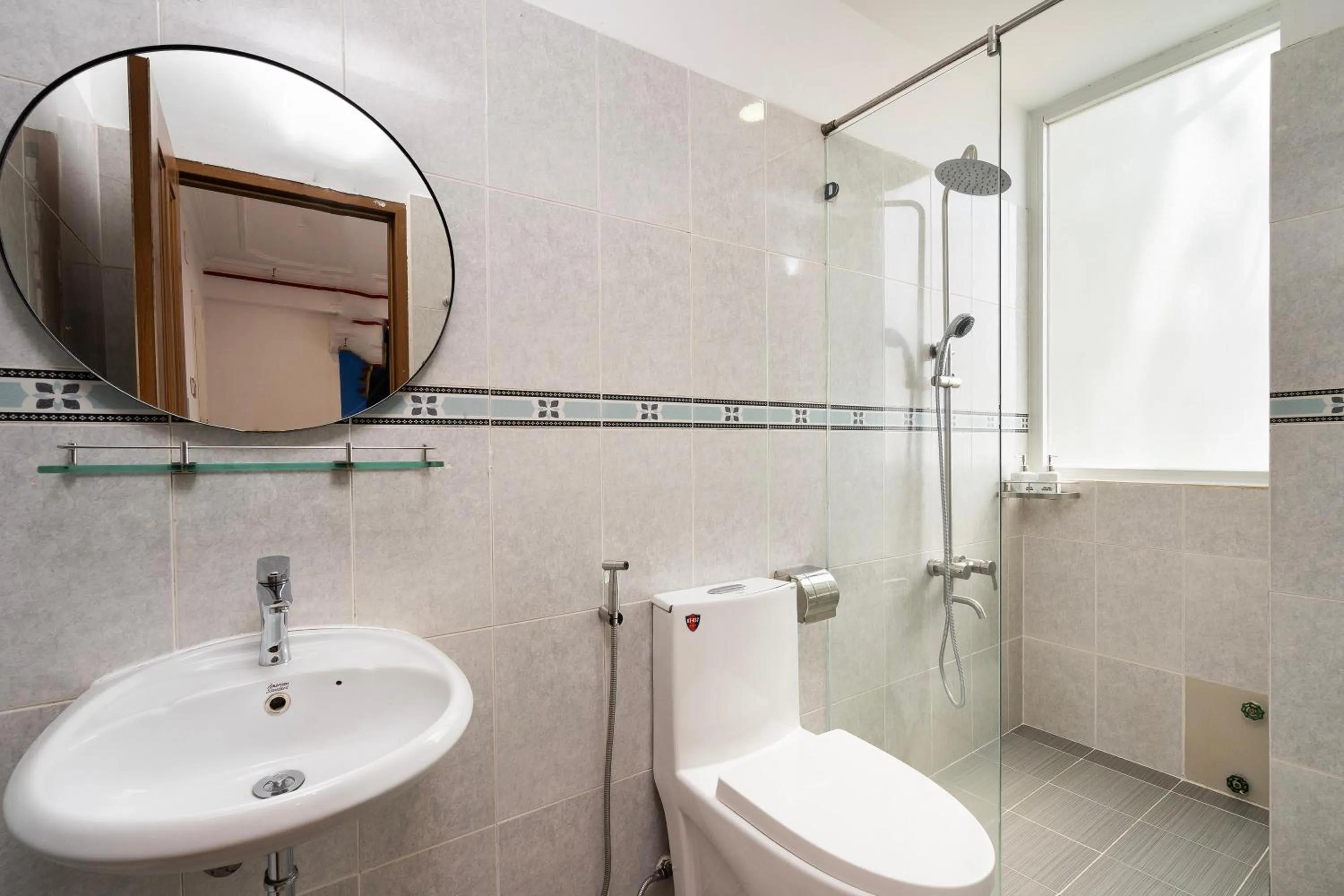 Shower in Mari Queen Hotel - Suong Nguyet Anh