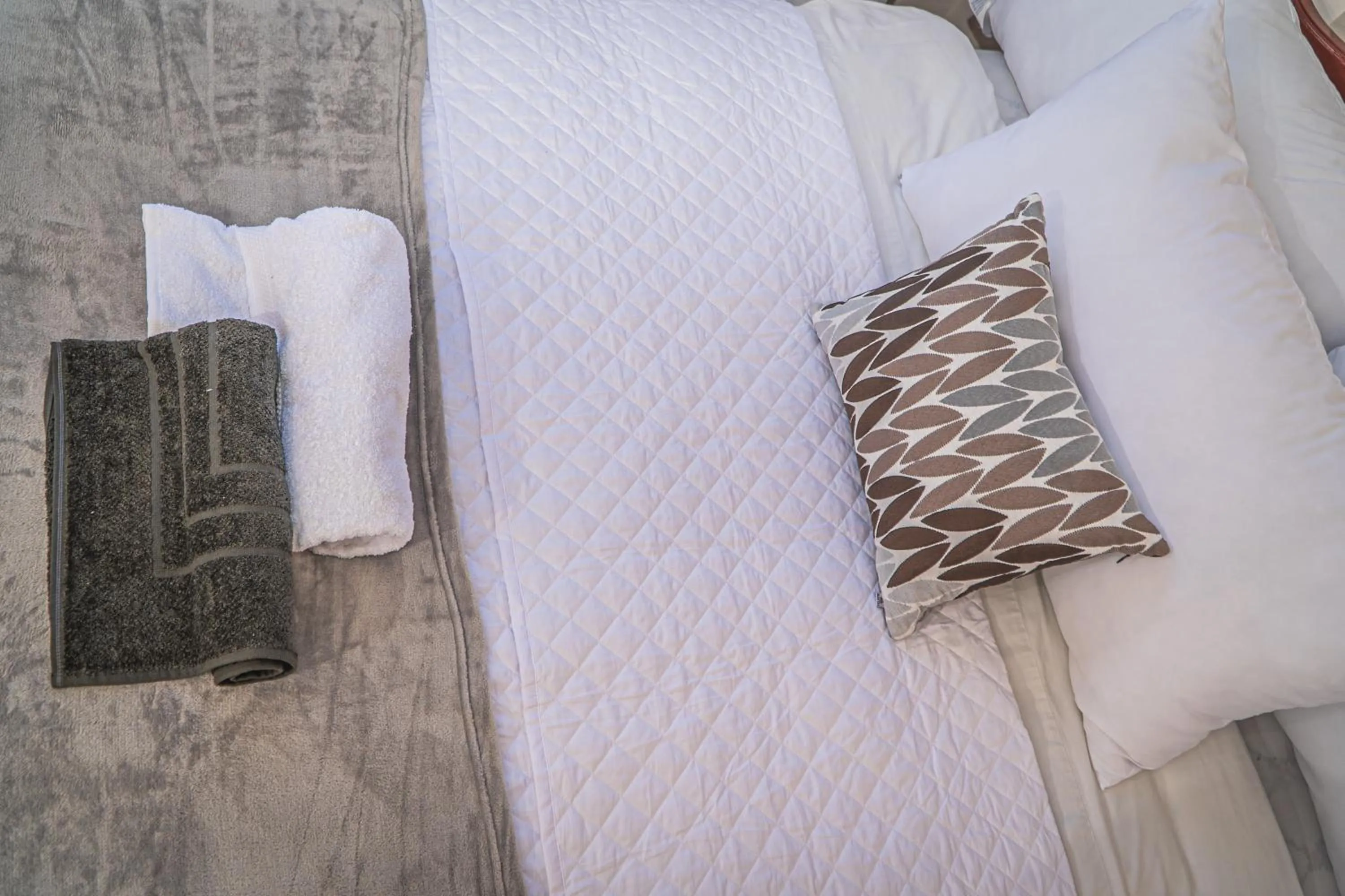 Photo of the whole room, Bed in Ukuku Hostel & Rooftop - Quito