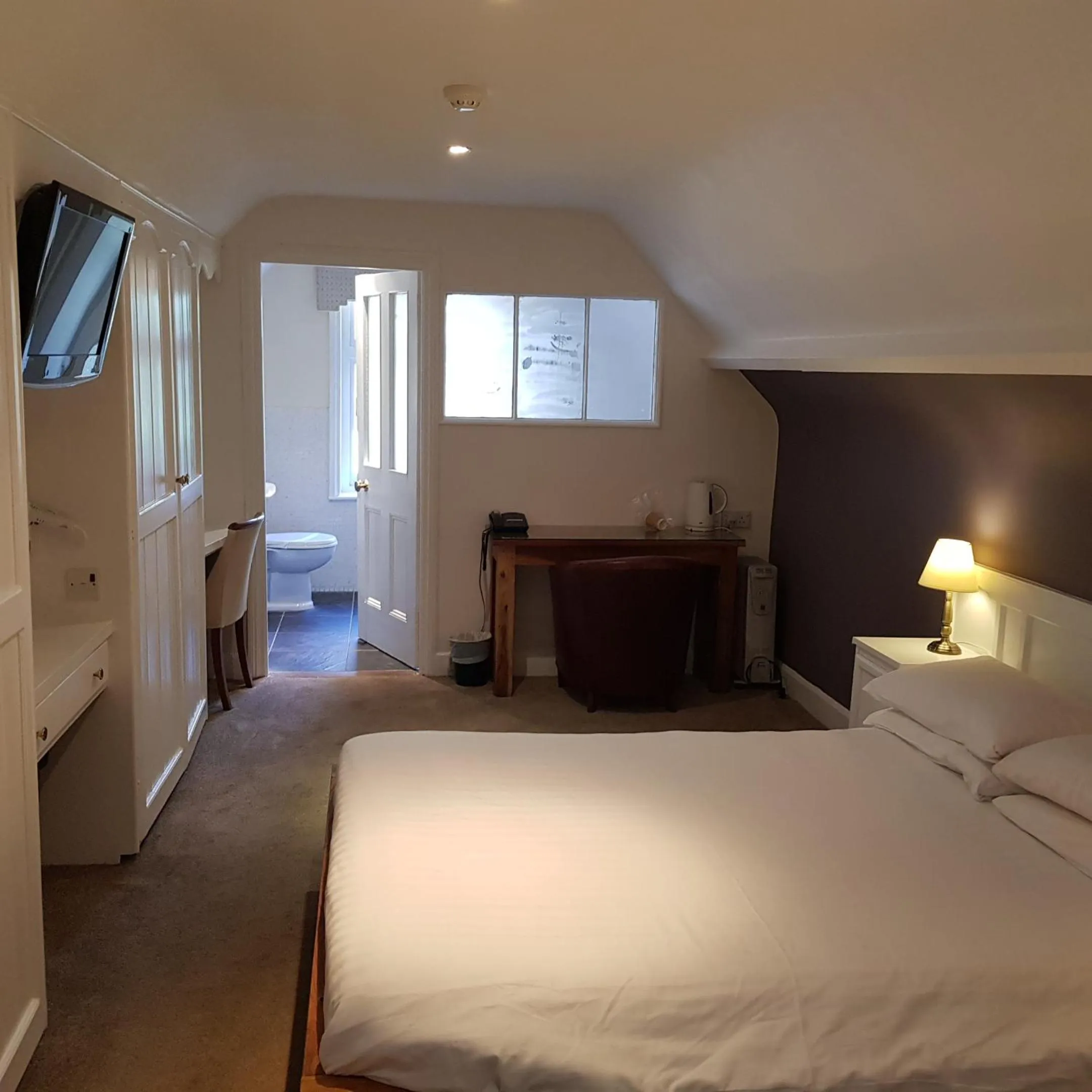 Bed in Heritage Grange at Thurston, Hotel