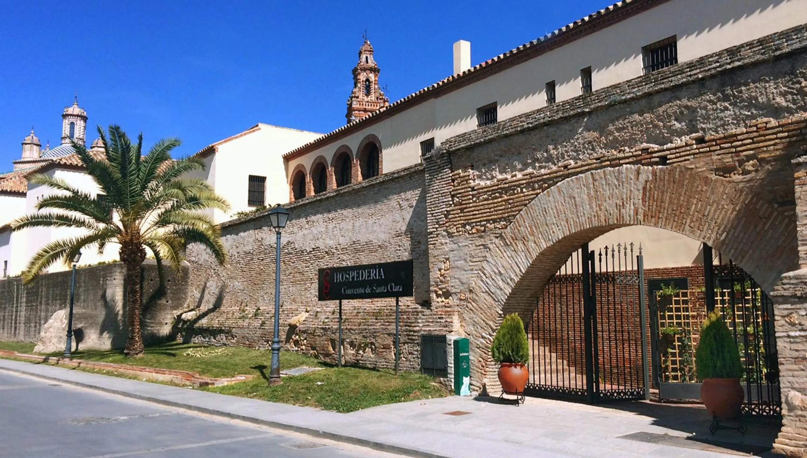 Facade/entrance in Hospedería Convento de Santa Clara