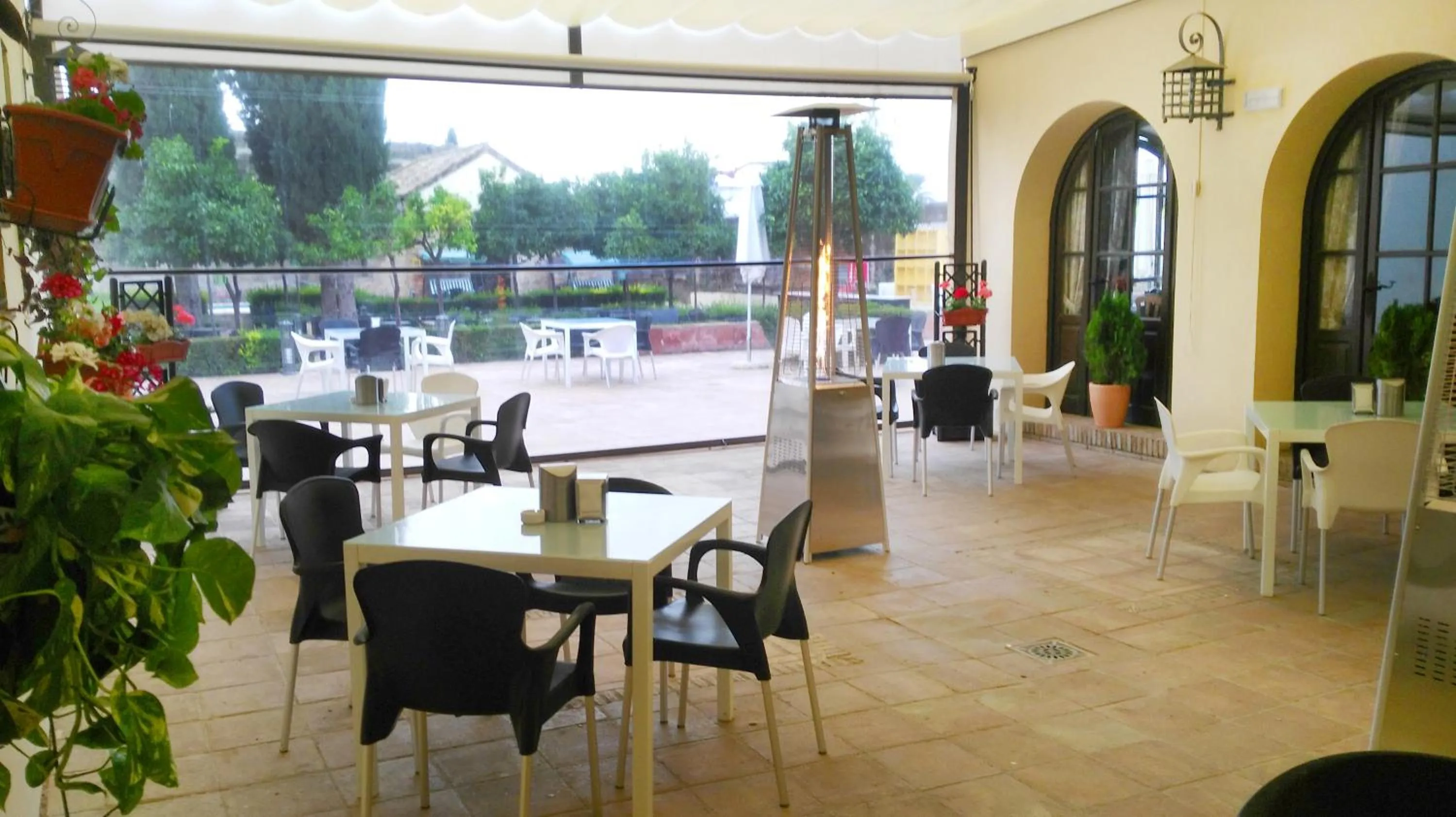 Restaurant/places to eat in Hospedería Convento de Santa Clara