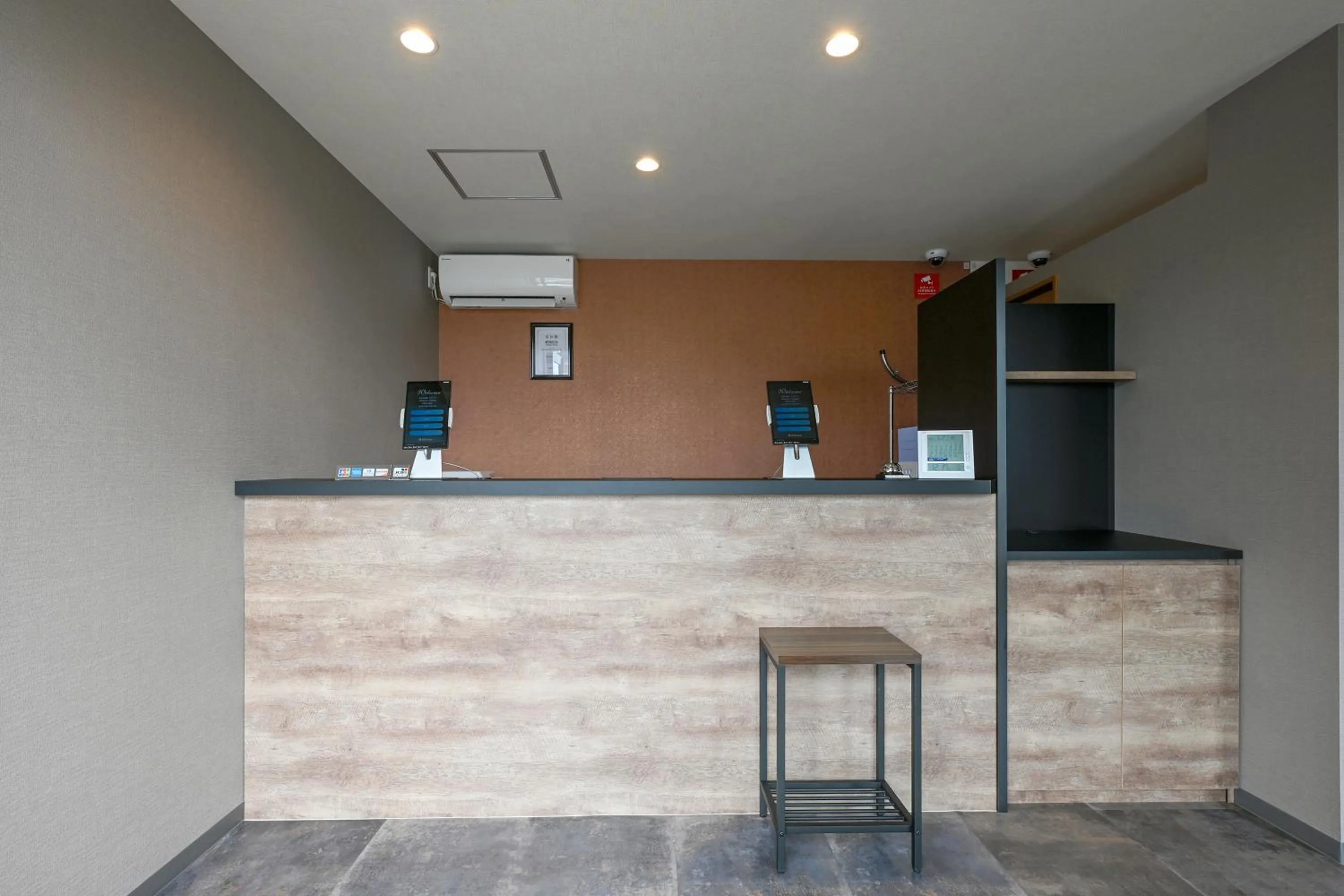 Lobby or reception in HOTEL R9 The Yard Omura