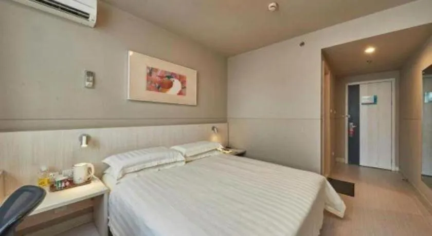 Bed in Jinjiang Inn Shanghai Qingpu