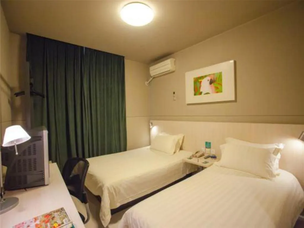 Bed in Jinjiang Inn Shanghai Qingpu