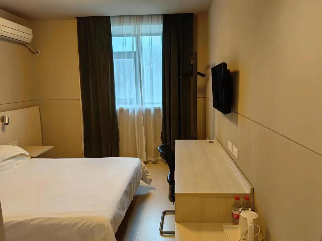 Bed in Jinjiang Inn Shanghai Qingpu