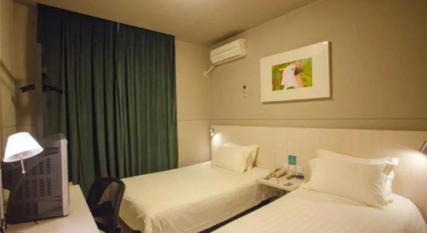 Bed in Jinjiang Inn Shanghai Qingpu