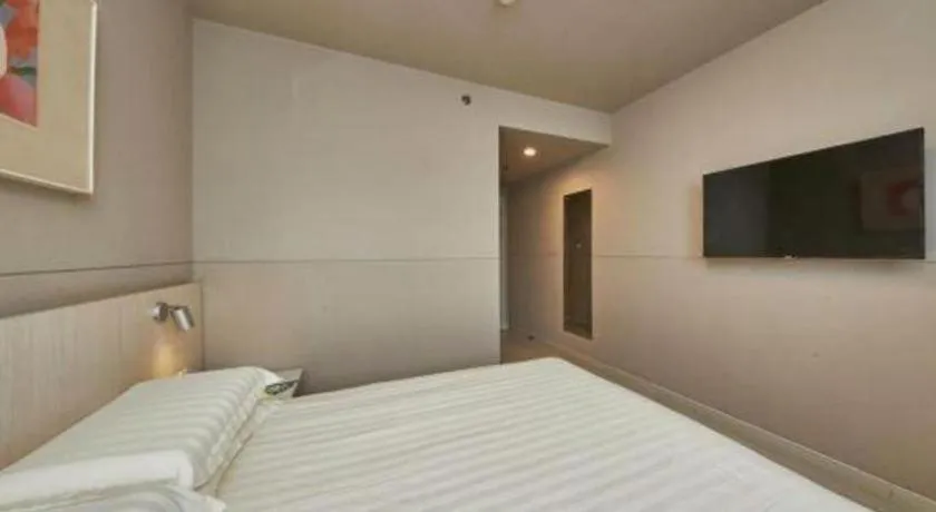 Bed in Jinjiang Inn Shanghai Qingpu