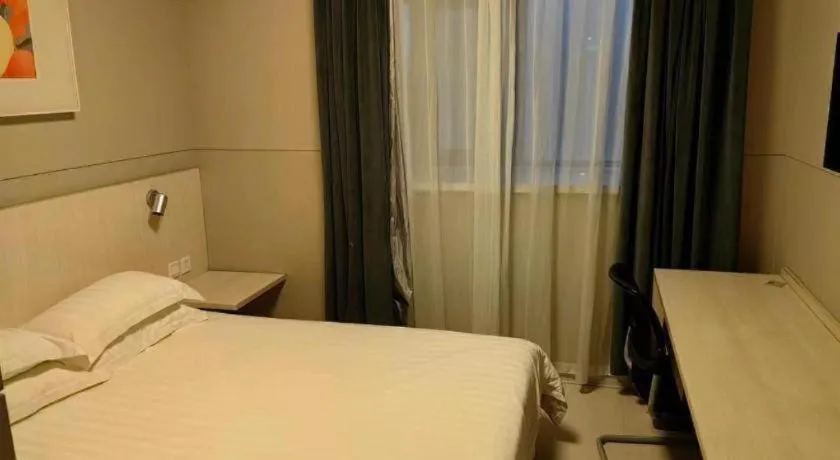 Bed in Jinjiang Inn Shanghai Qingpu