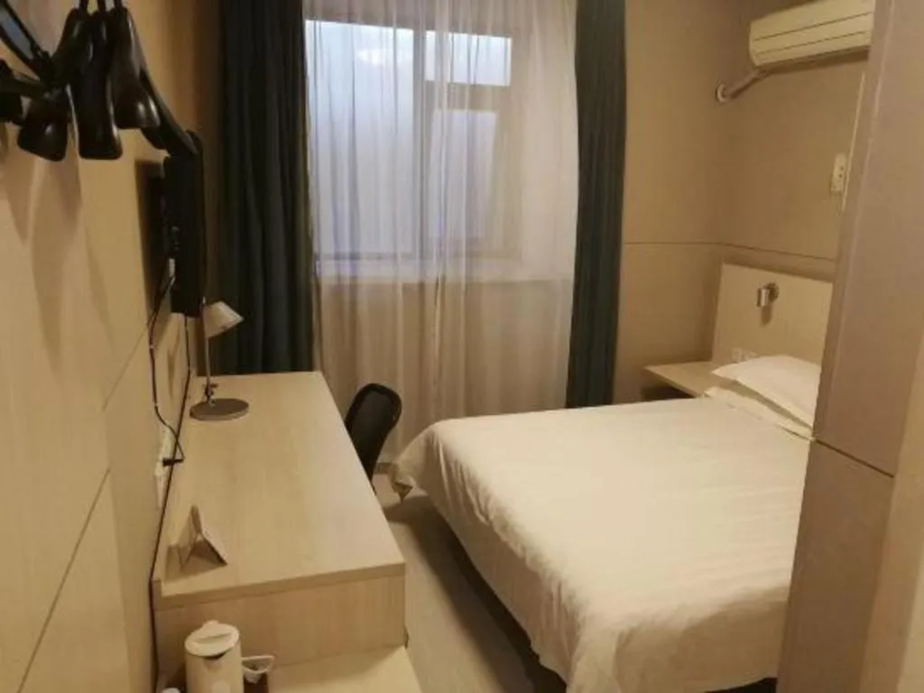 Bed in Jinjiang Inn Shanghai Qingpu