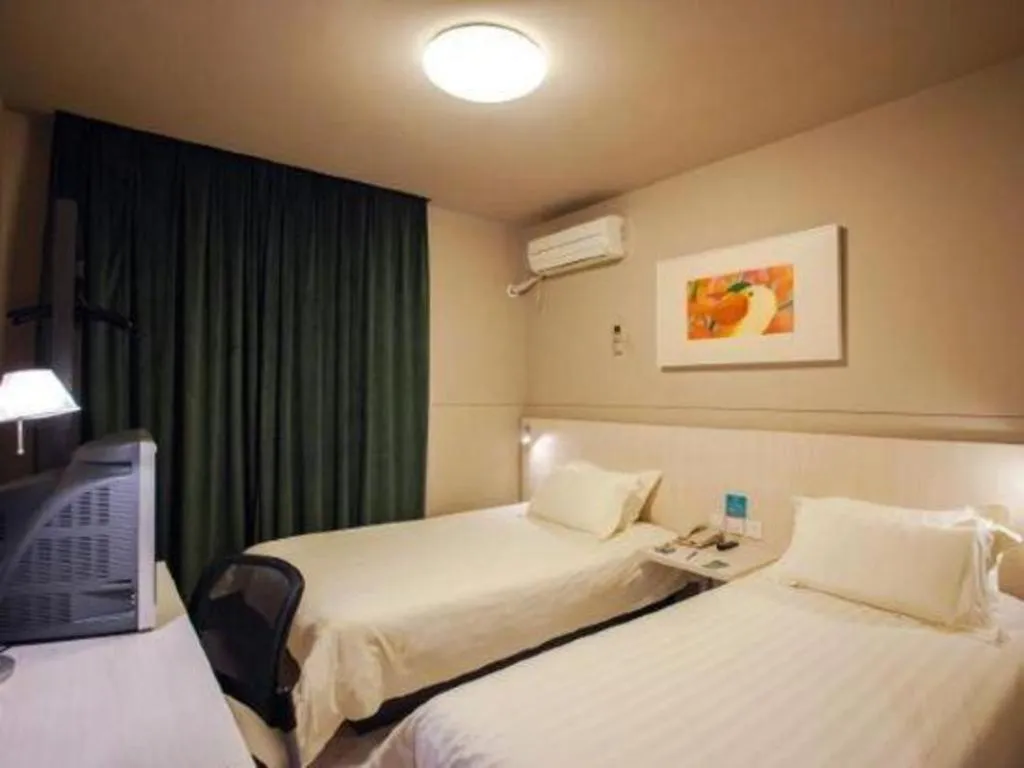 Bed in Jinjiang Inn Shanghai Qingpu