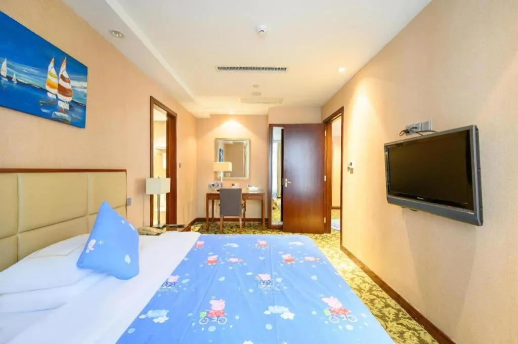 Bed in Xiamen Fortune Hotel