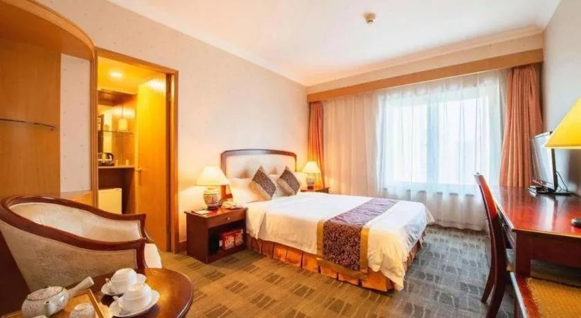 Bed in Dalian Zhongshan Hotel