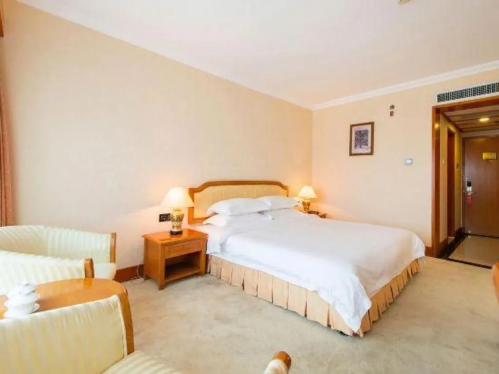 Bed in Dalian Zhongshan Hotel