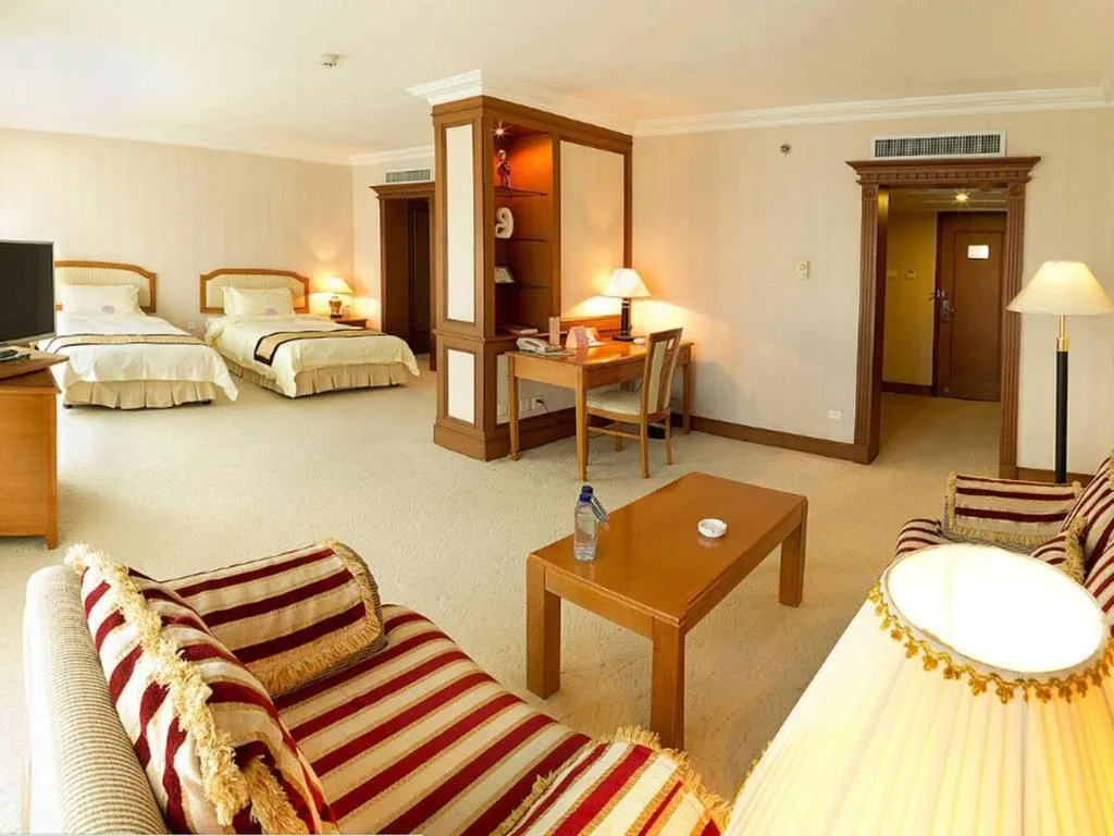 Bed in Dalian Zhongshan Hotel