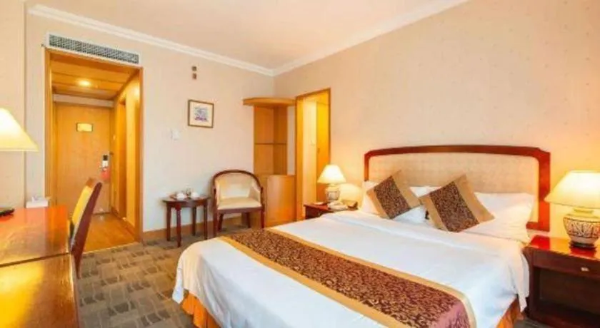 Bed in Dalian Zhongshan Hotel