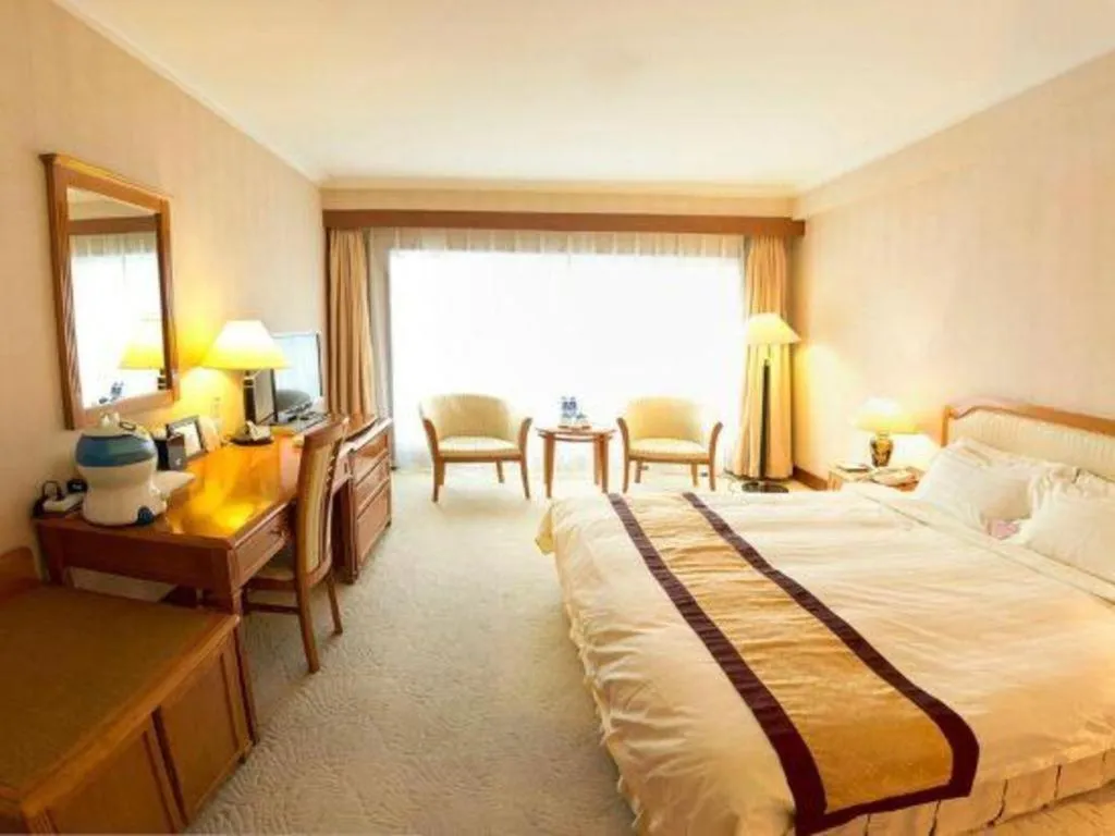 Bed in Dalian Zhongshan Hotel