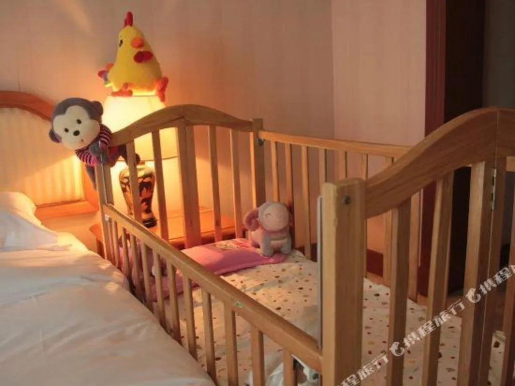 Bed in Dalian Zhongshan Hotel