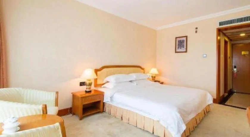 Bed in Dalian Zhongshan Hotel