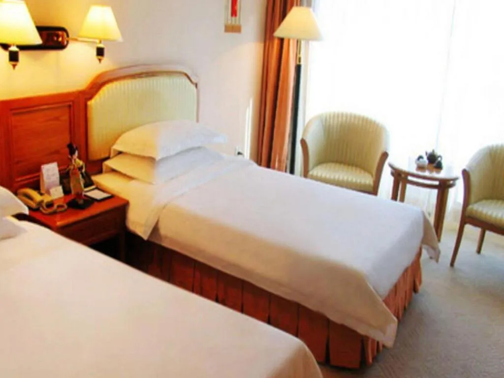 Bed in Dalian Zhongshan Hotel