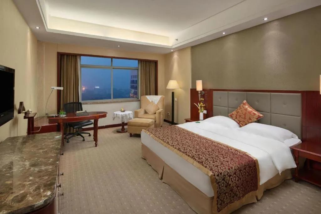 Bed in Yiyang Huatian Hotel