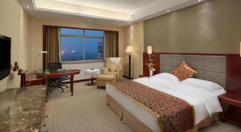 Bed in Yiyang Huatian Hotel