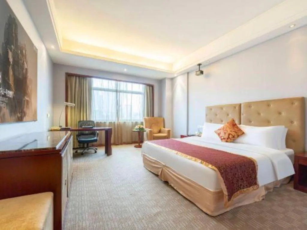 Bed in Yiyang Huatian Hotel