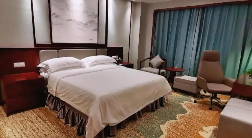 Bed in Yiyang Huatian Hotel