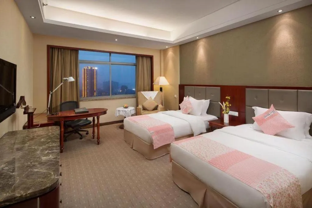 Bed in Yiyang Huatian Hotel