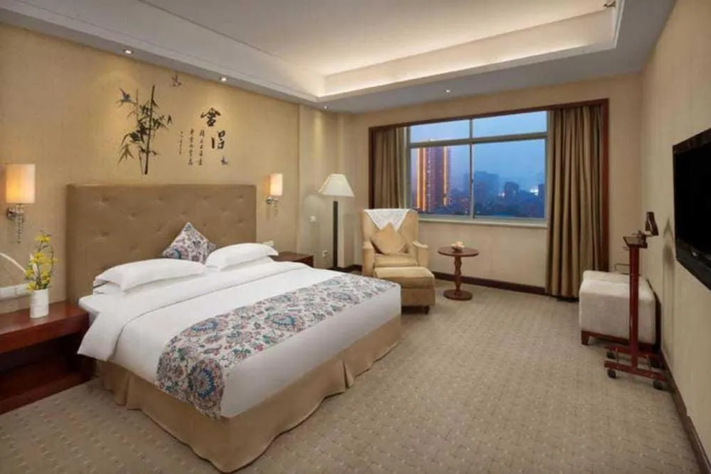 Bed in Yiyang Huatian Hotel