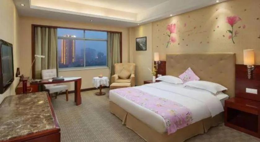 Bed in Yiyang Huatian Hotel