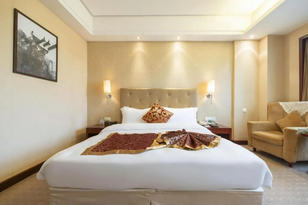 Bed in Yiyang Huatian Hotel