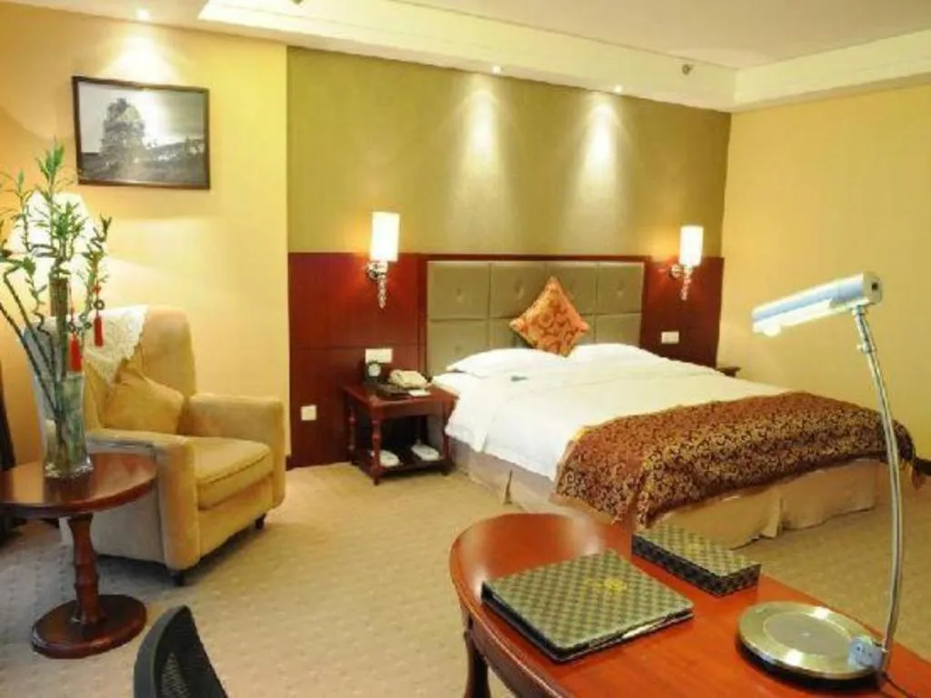 Bed in Yiyang Huatian Hotel