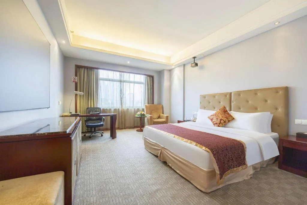 Bed in Yiyang Huatian Hotel