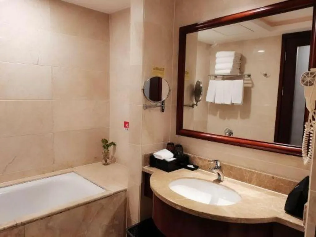 Yiyang Huatian Hotel