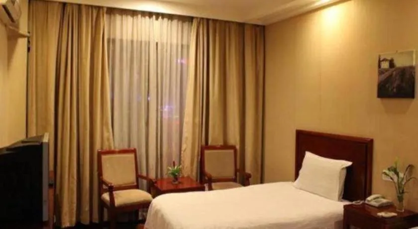 Bed in GreenTree Inn Shanghai Gongkang Road Branch